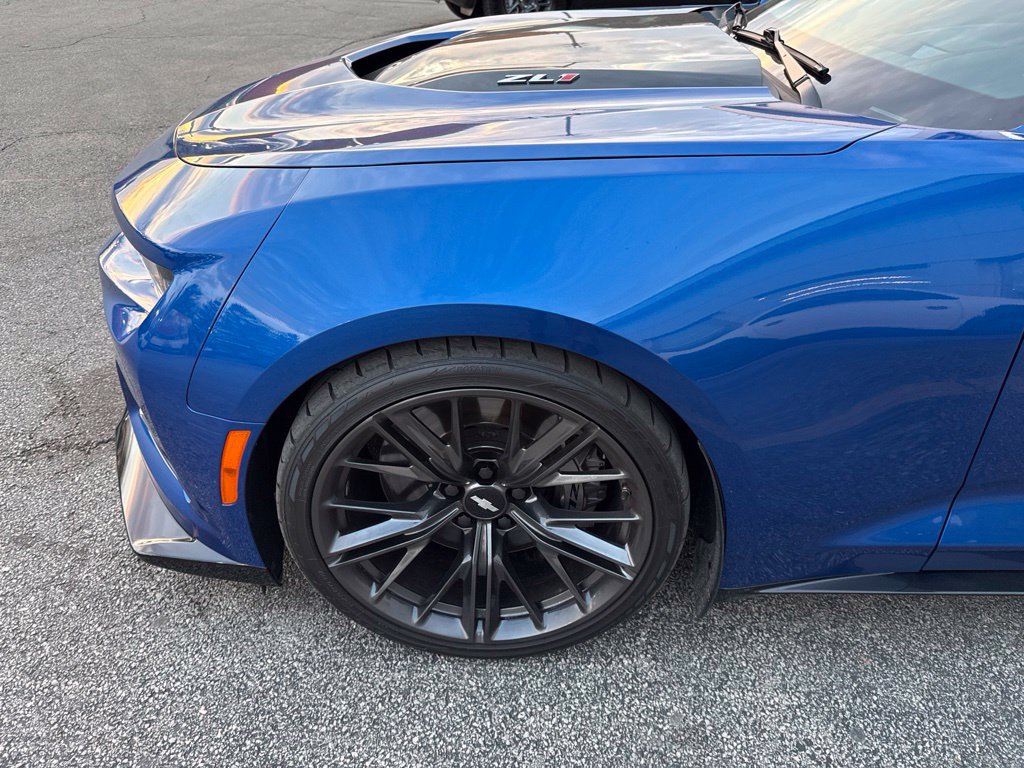 Used 2018 Chevrolet Camaro ZL1 RWD image 16