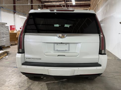 Used 2016 Cadillac Escalade Luxury RWD image 9