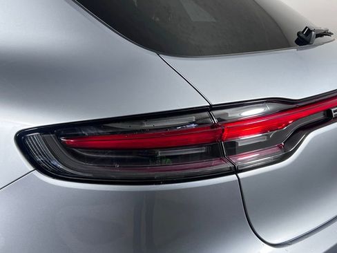 Certified 2025 Porsche Macan AWD/4WD image 16