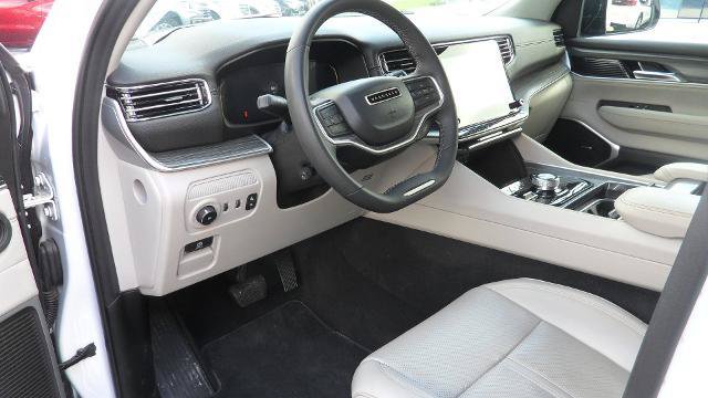 Used 2024 Jeep Wagoneer Series II w/ Flexible Seating Group AWD/4WD image 28