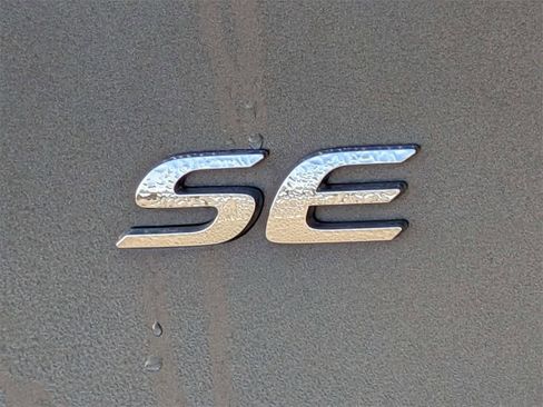 Used 2017 Toyota Corolla SE image 12