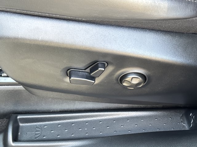 Used 2026 Chrysler Pacifica Limited FWD image 23