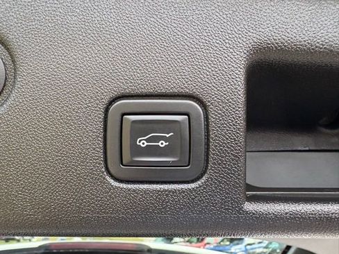 Used 2022 Chevrolet Equinox LT w/ Driver Convenience Package image 32