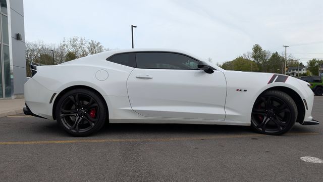 Used 2018 Chevrolet Camaro SS RWD image 4