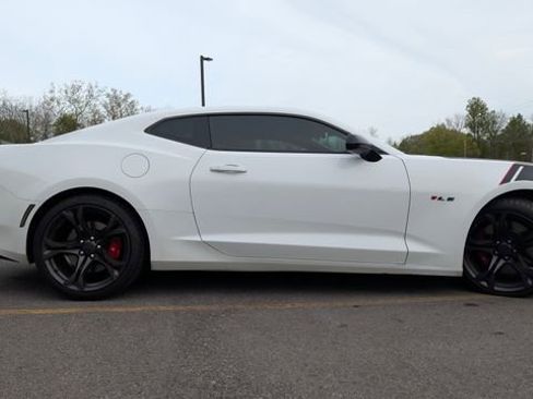 Used 2018 Chevrolet Camaro SS RWD image 4