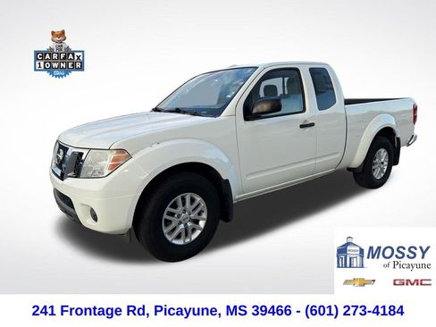 Used 2017 Nissan Frontier SV image 1