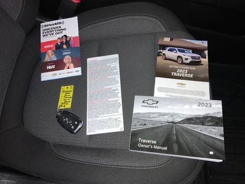 Used 2023 Chevrolet Traverse LT image 17