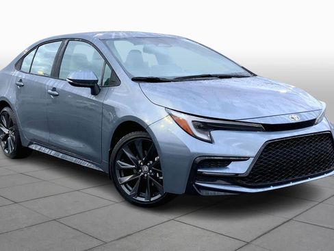 Used 2026 Toyota Corolla SE w/ SE Package image 4