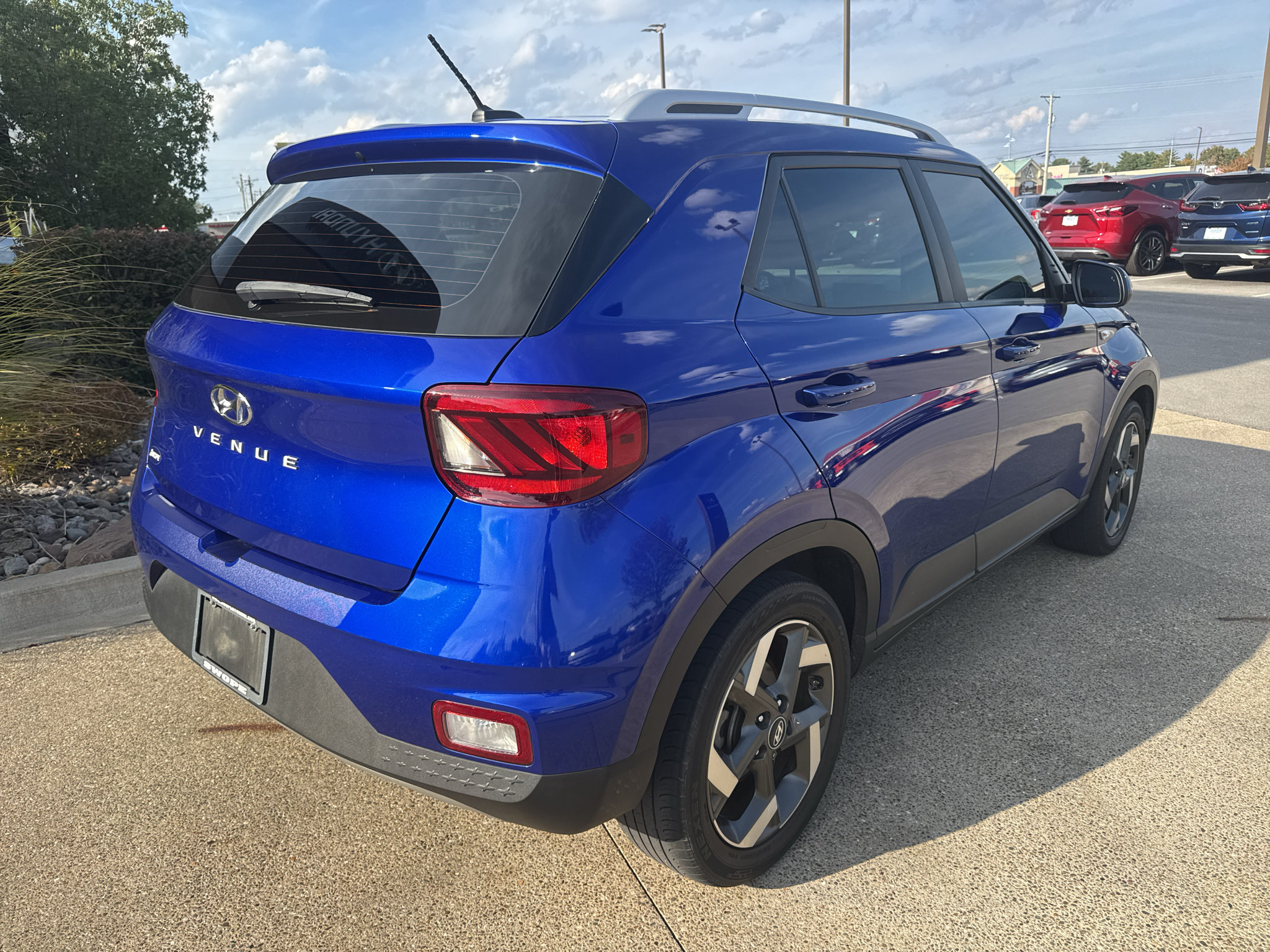 Used 2024 Hyundai Venue SEL FWD image 5