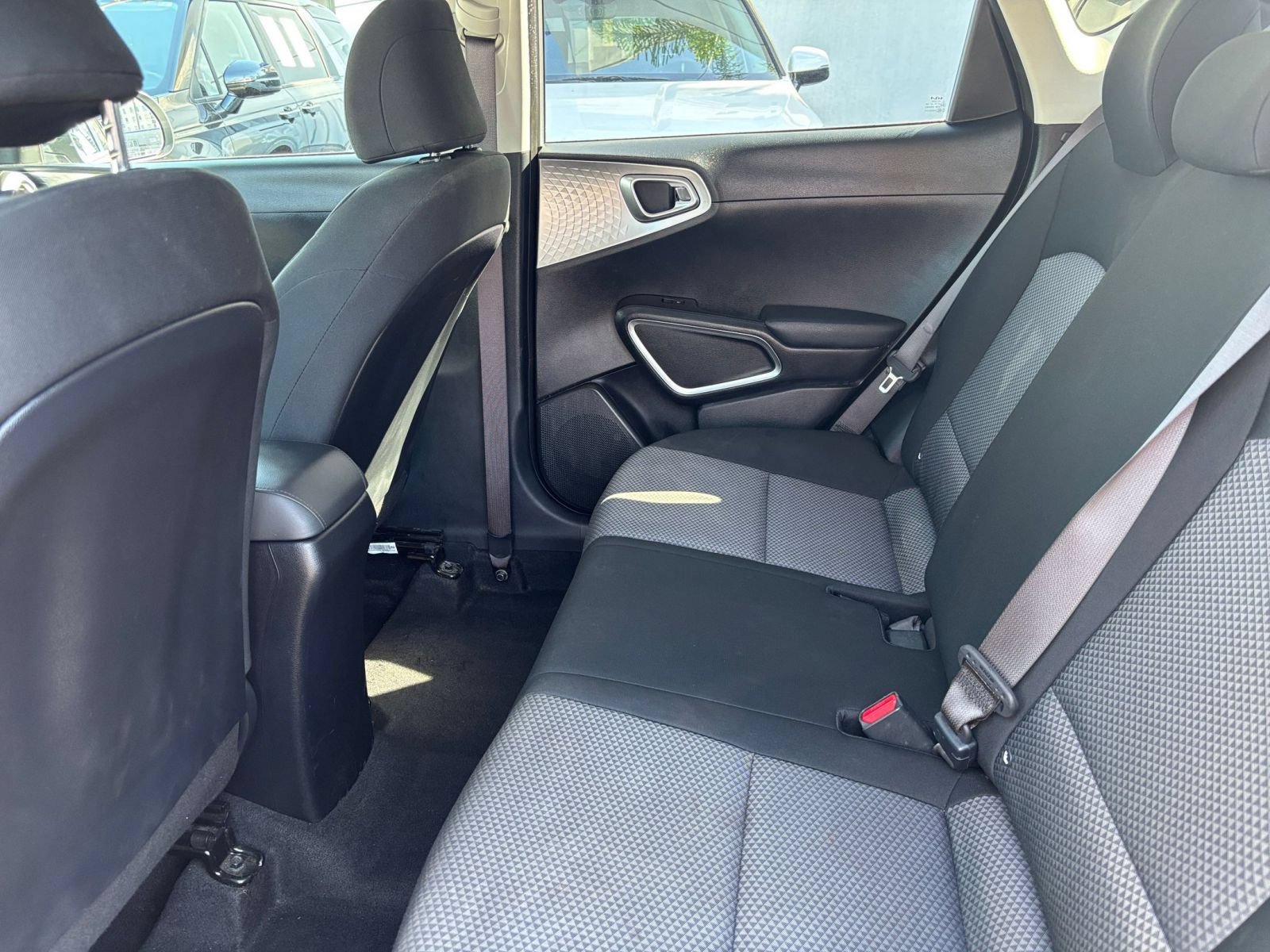 Used 2025 Kia Soul LX w/ LX Technology Package FWD image 22
