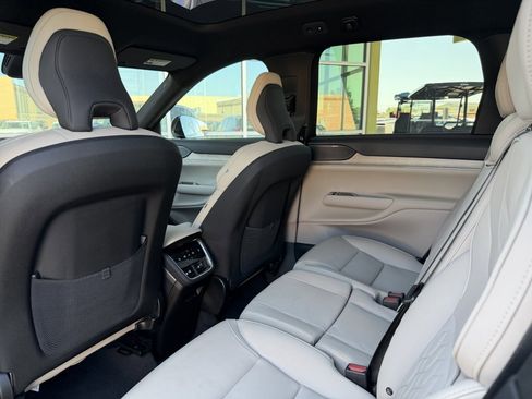 Used 2025 Volvo EX90 Ultra AWD/4WD image 34