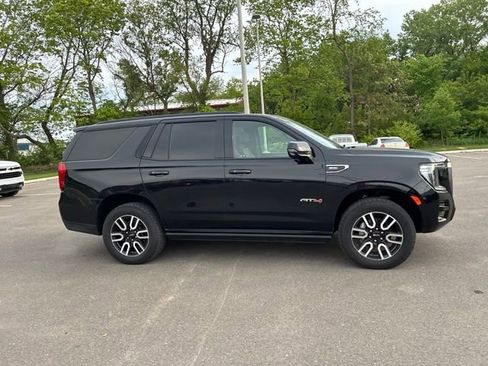 Used 2021 GMC Yukon AT4 w/ AT4 Premium Package AWD/4WD image 7