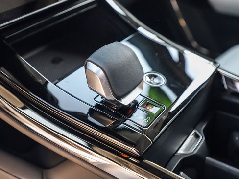 Used 2024 Land Rover Range Rover Sport SE image 20