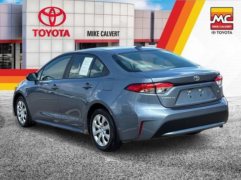 Used 2022 Toyota Corolla LE FWD image 3