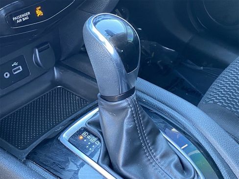 Used 2020 Nissan Rogue Sport S image 25