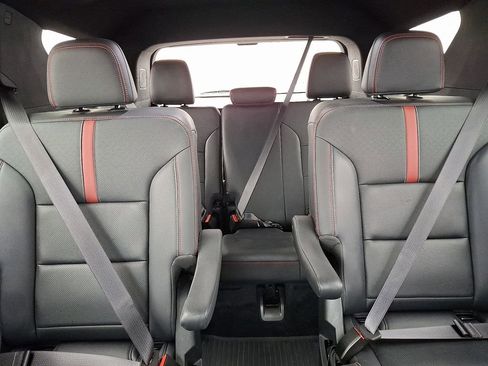 Used 2024 Chevrolet Traverse RS image 20