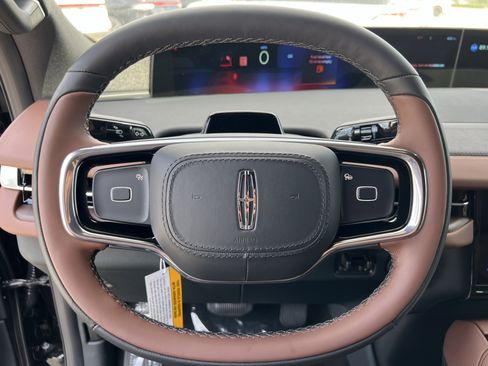 New 2025 Lincoln Navigator L Reserve image 16