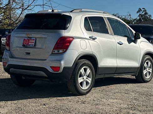 Used 2020 Chevrolet Trax LT w/ LT Convenience Package image 3
