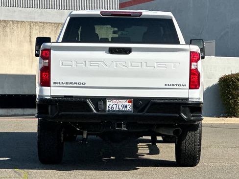 Used 2022 Chevrolet Silverado 2500 Custom w/ Custom Convenience Package image 8