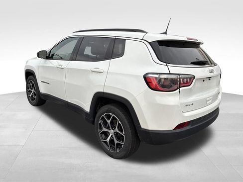 Used 2024 Jeep Compass Latitude AWD/4WD image 3
