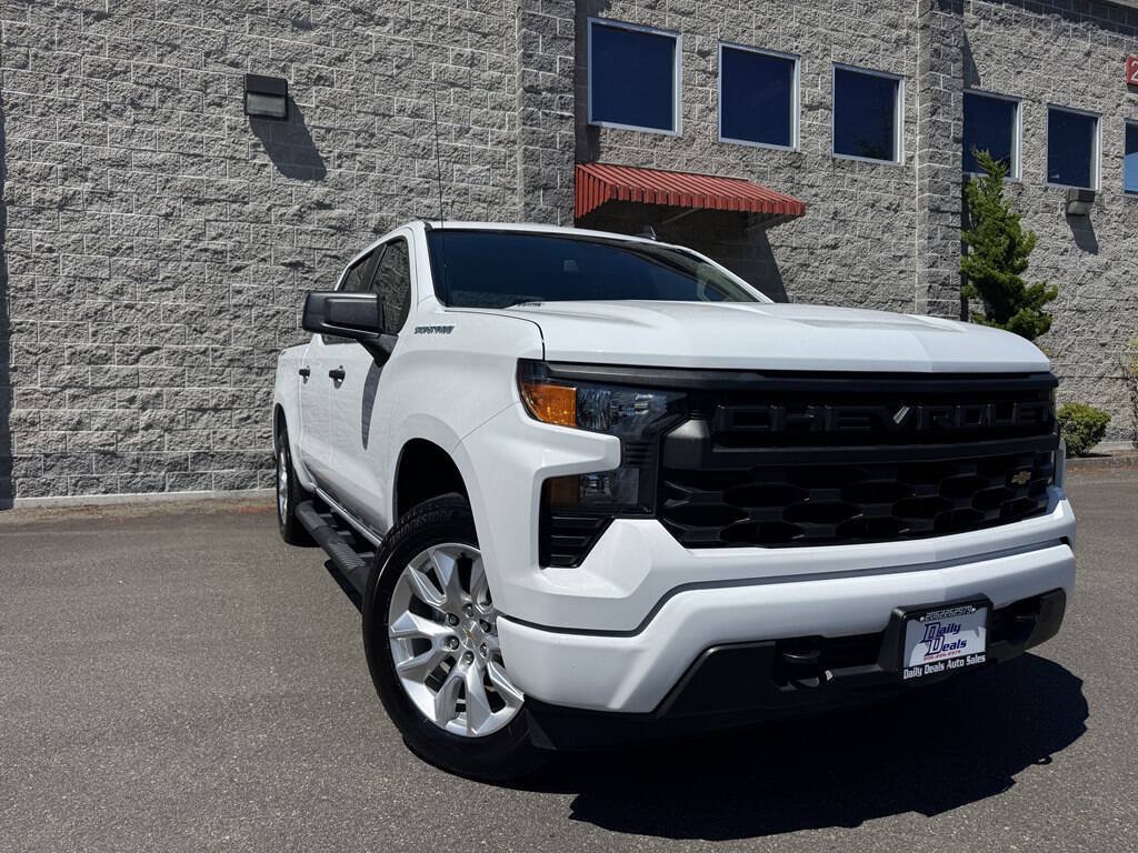 Used 2025 Chevrolet Silverado 1500 Custom AWD/4WD image 1