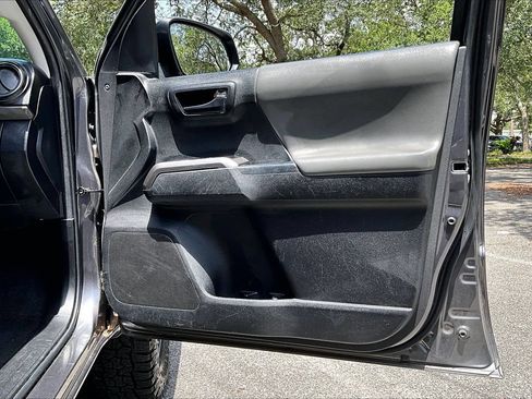 Used 2022 Toyota Tacoma SR5 AWD/4WD image 27