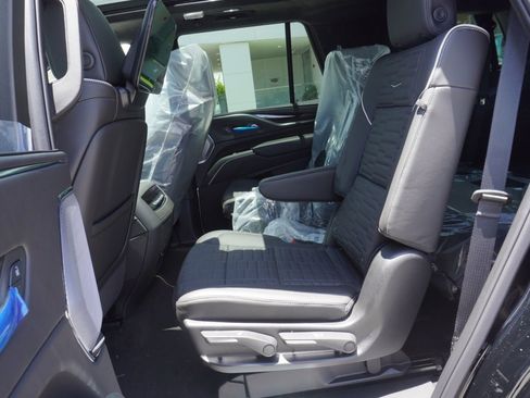 New 2024 Cadillac Escalade Sport Platinum w/ LPO, ONYX Package image 20