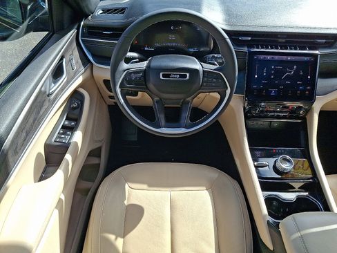 Certified 2023 Jeep Grand Cherokee Limited image 11