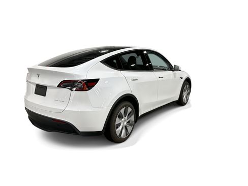 Certified 2023 Tesla Model Y AWD image 6