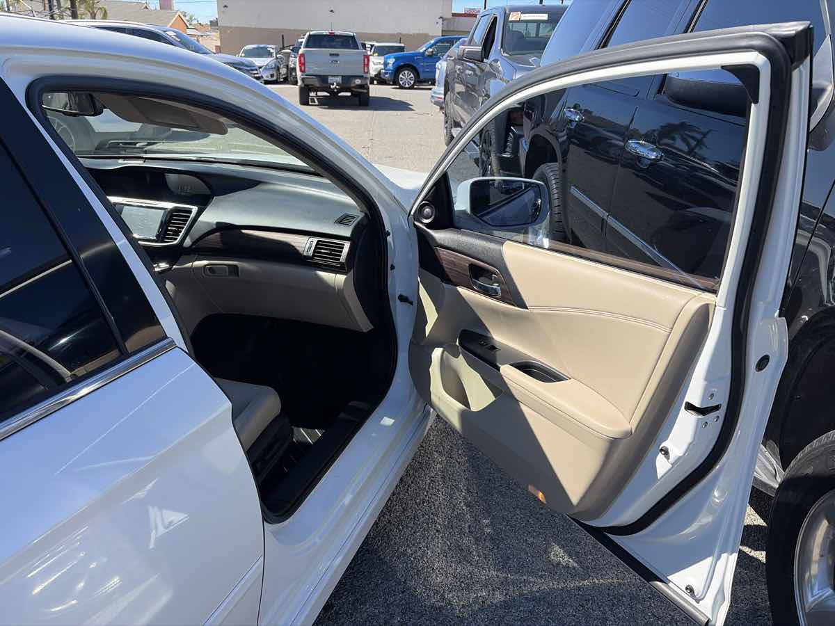 Used 2017 Honda Accord Touring image 27
