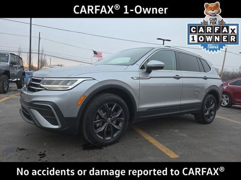 Certified 2023 Volkswagen Tiguan SE w/ Panoramic Sunroof Package image 3