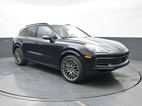 Certified 2023 Porsche Cayenne Platinum Edition image 24