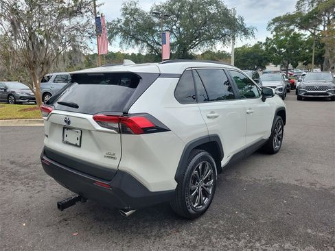 Used 2022 Toyota RAV4 XLE Premium image 12