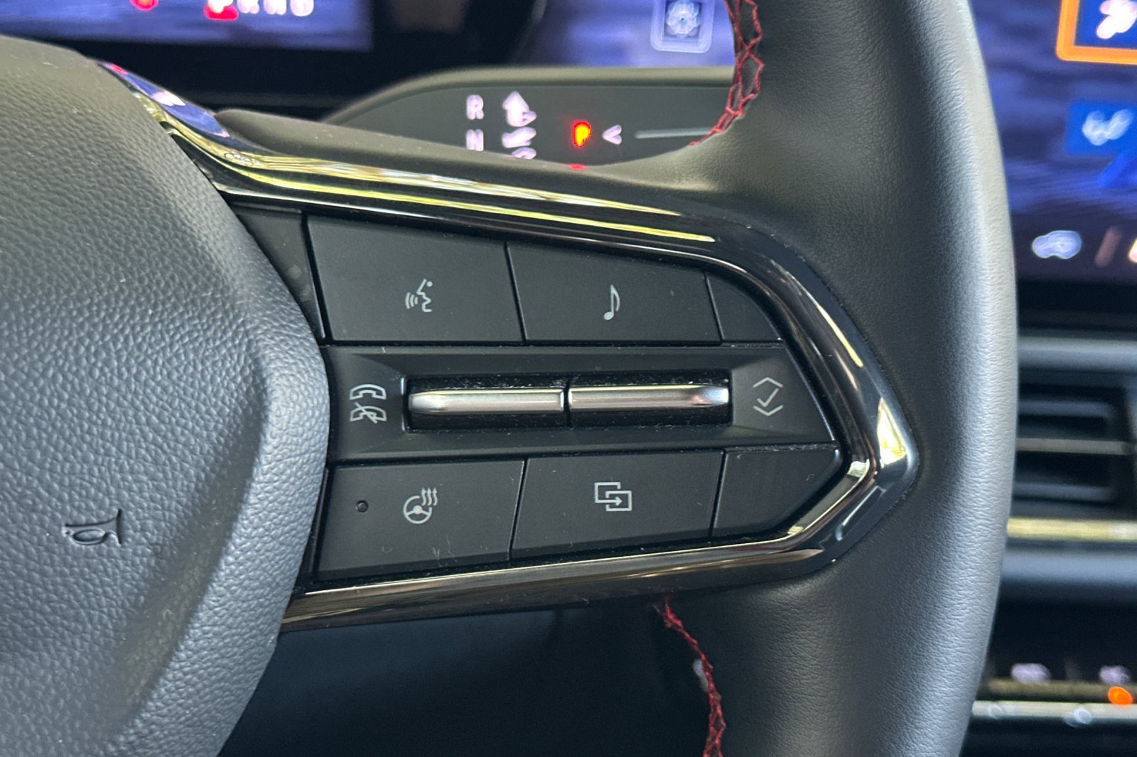 Used 2024 Chevrolet Equinox EV RS FWD image 37