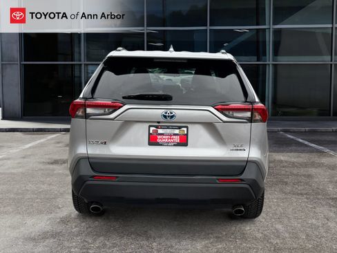 Used 2021 Toyota RAV4 XLE w/ Convenience Package AWD/4WD image 10