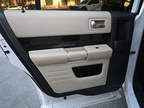 Used 2013 Ford Flex SEL image 38