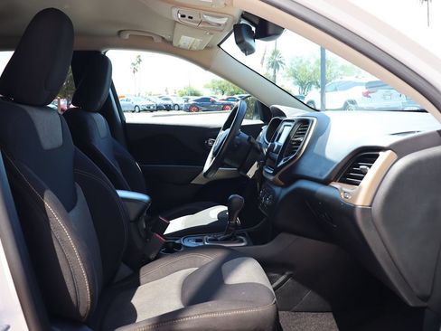 Used 2018 Jeep Cherokee Latitude FWD image 34