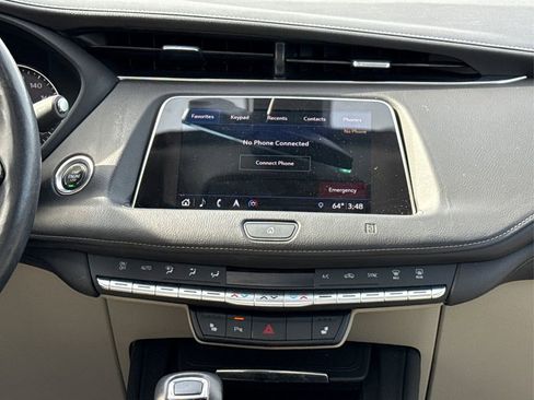 Used 2019 Cadillac XT4 Luxury w/ Cold Weather Package AWD/4WD image 19