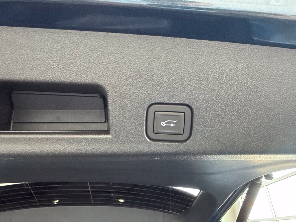 Used 2024 GMC Acadia Denali FWD image 11