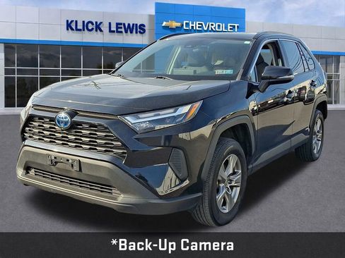 Used 2023 Toyota RAV4 XLE image 3