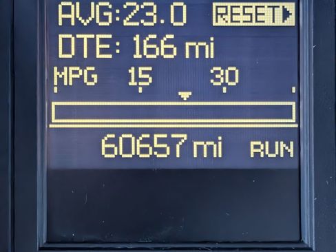 Used 2016 Chrysler Town & Country Touring image 17