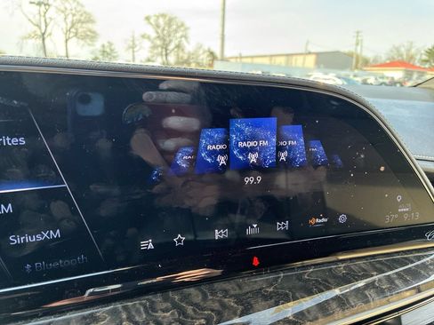 Used 2023 Cadillac Escalade Premium Luxury w/ Performance Package AWD/4WD image 15