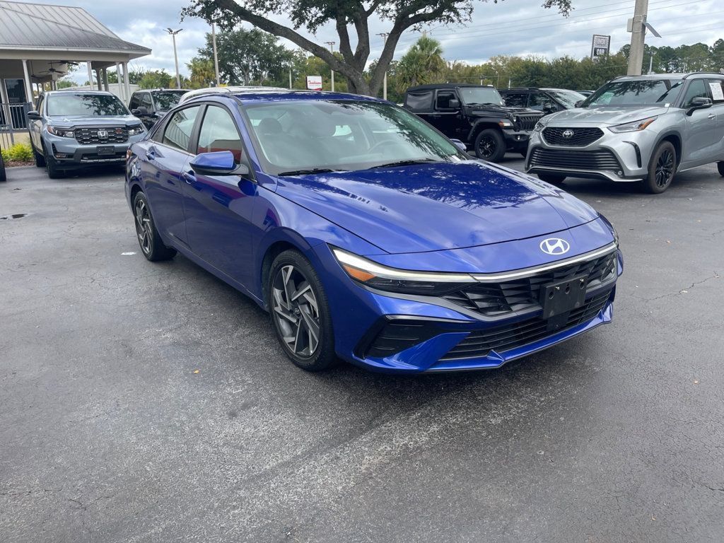 Used 2025 Hyundai Elantra SEL FWD image 7
