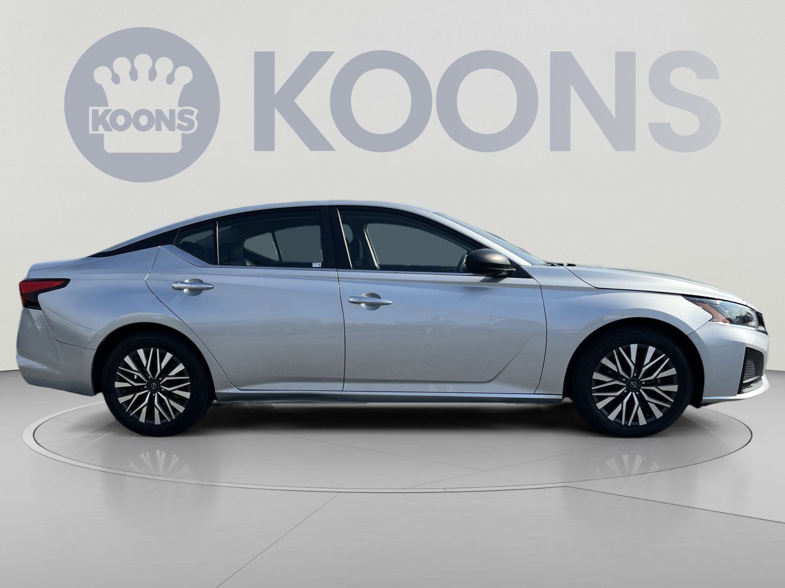 Used 2024 Nissan Altima 2.5 SV FWD image 8