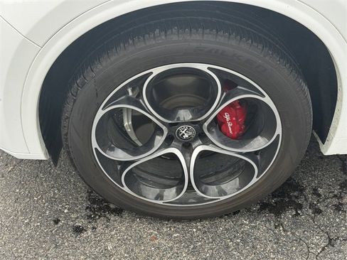 Used 2022 Alfa Romeo Stelvio Veloce image 10