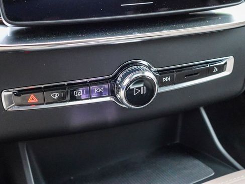 Used 2025 Volvo XC90 B6 Core w/ Climate Package image 35