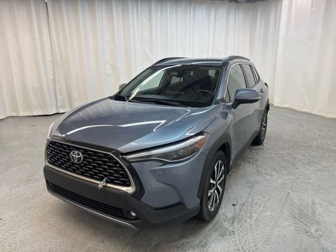 Used 2024 Toyota Corolla Cross XLE image 1