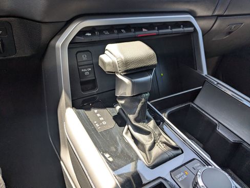 Used 2024 Toyota Sequoia Platinum AWD/4WD image 18