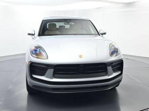 Certified 2025 Porsche Macan AWD/4WD image 18