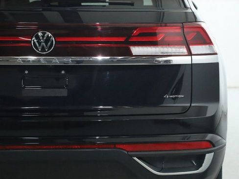 Used 2025 Volkswagen Atlas Cross Sport SE image 43